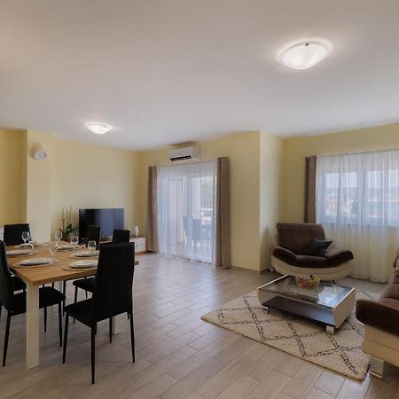 Apartman Maja Komarna Buitenkant foto